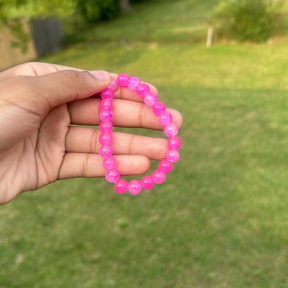I will be selling these pink bracelets 2$ each - Picture 3 of 4